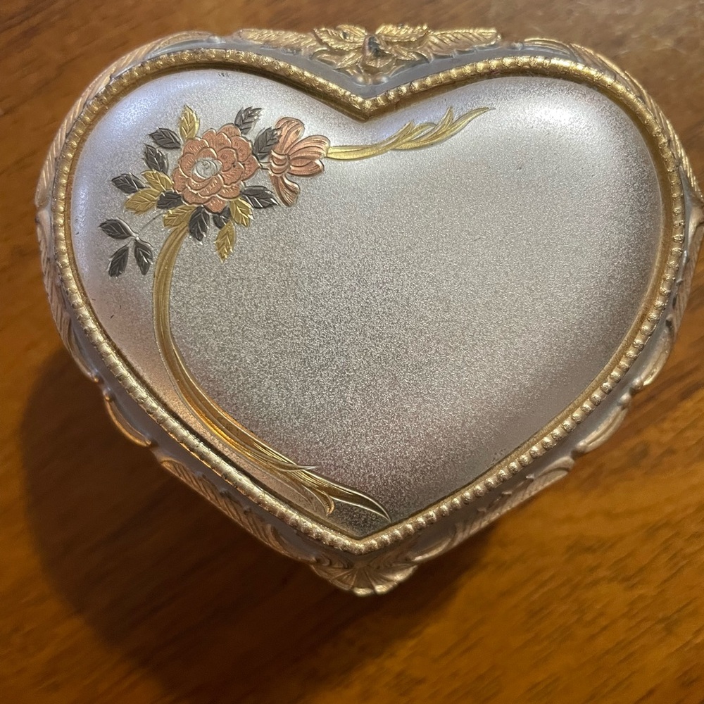 NEW.  Music box from Japan.  Plays the way we were.